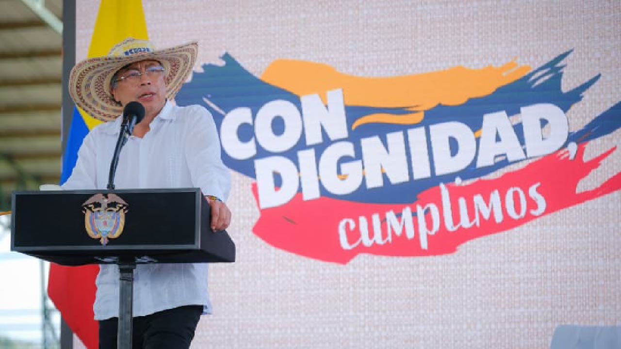 Comunistas de Colombia cruzan a Trump
